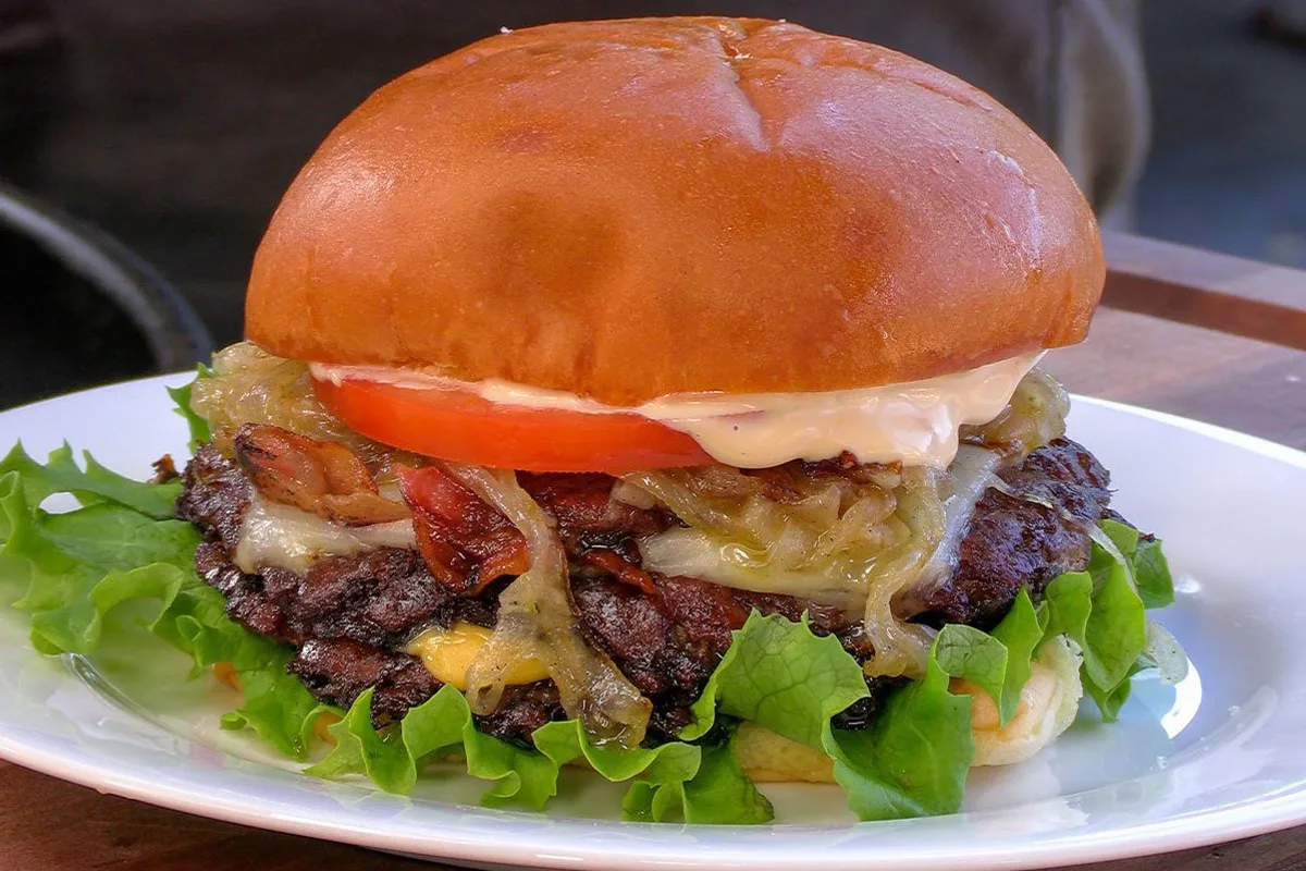 Perfect Smash Burgers on a Plancha — The Complete Guide