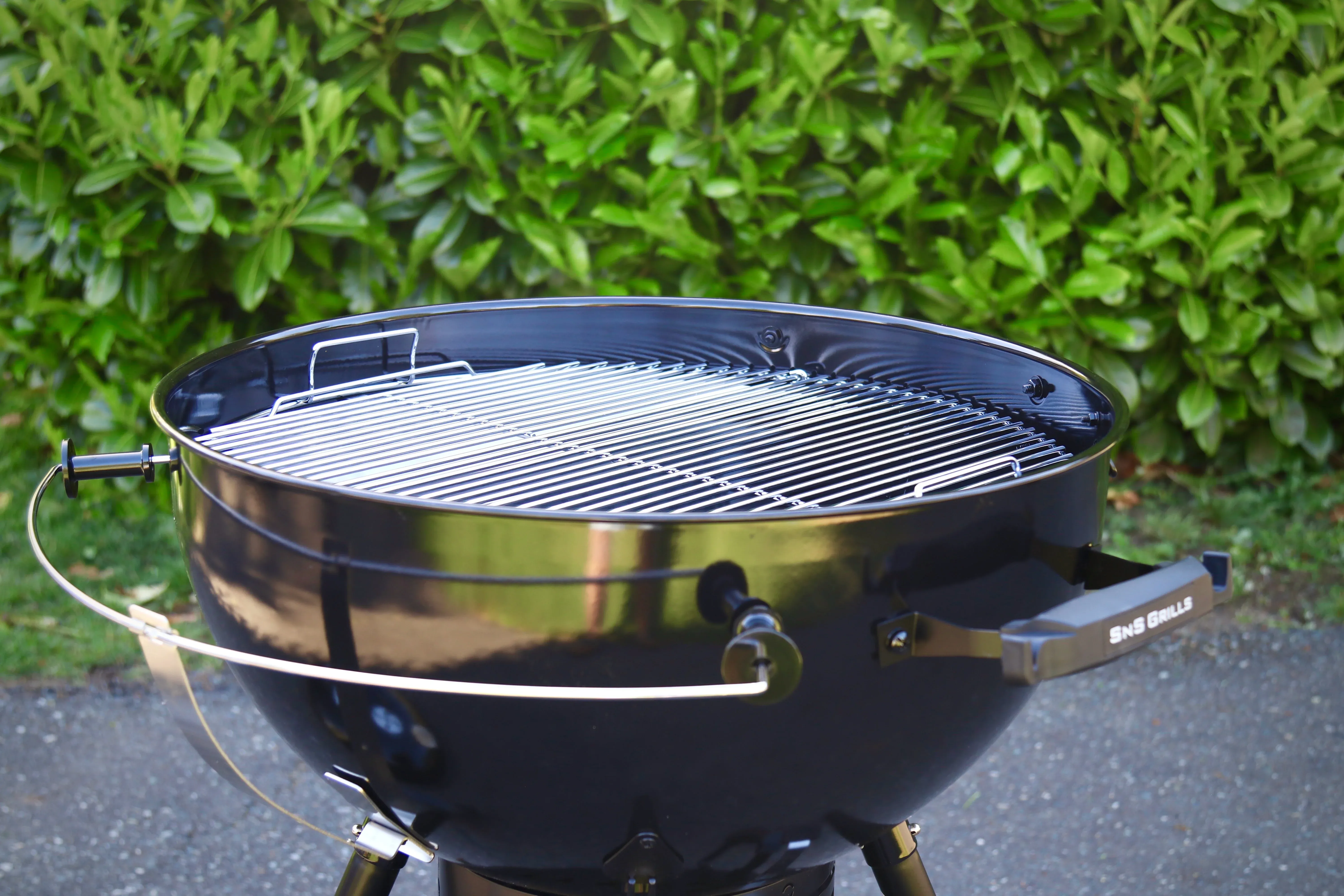 Slow 'N Sear® Black Edition Kettle Grill — 57 cm 4