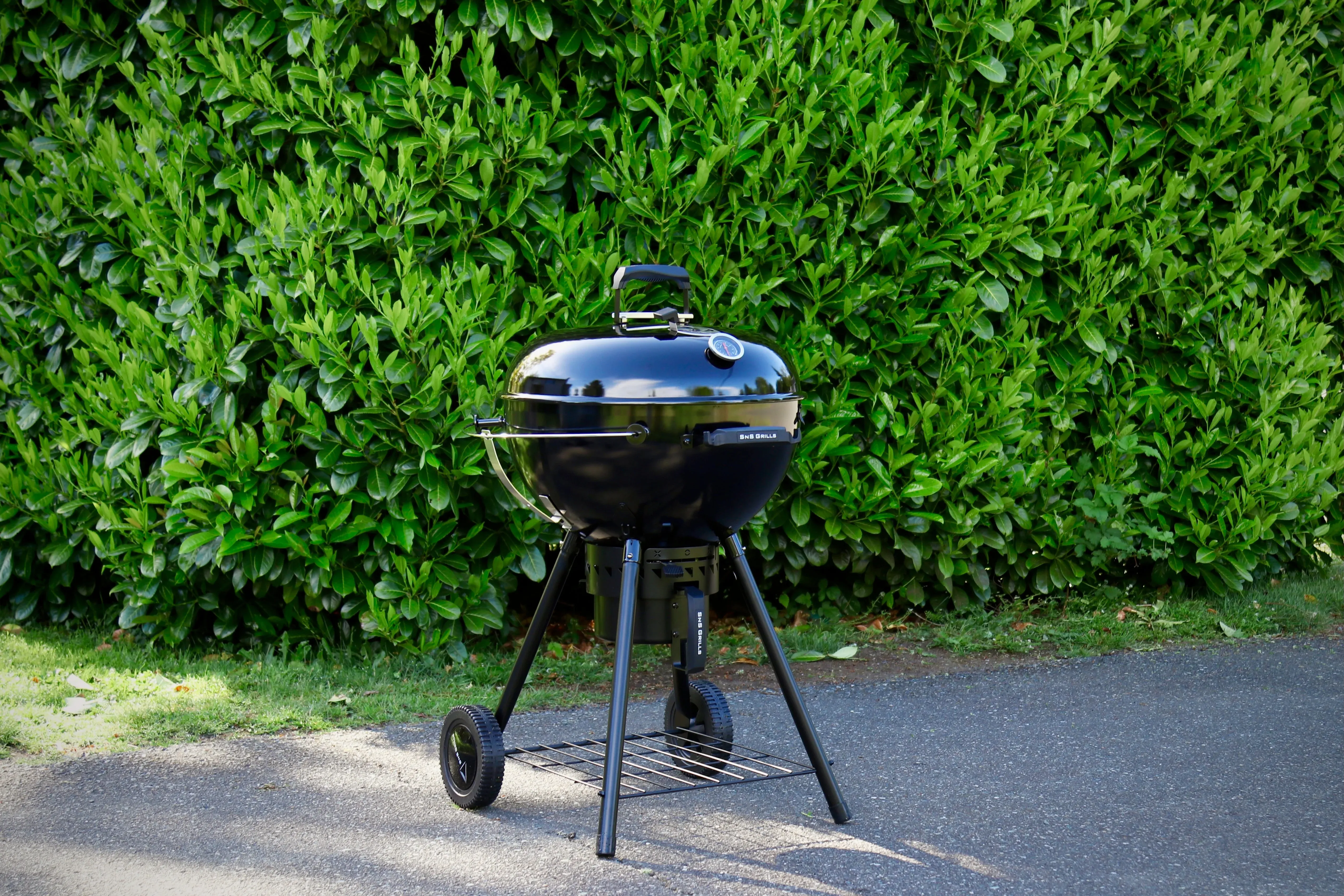 Slow 'N Sear® Black Edition Kettle Grill — 57 cm 5