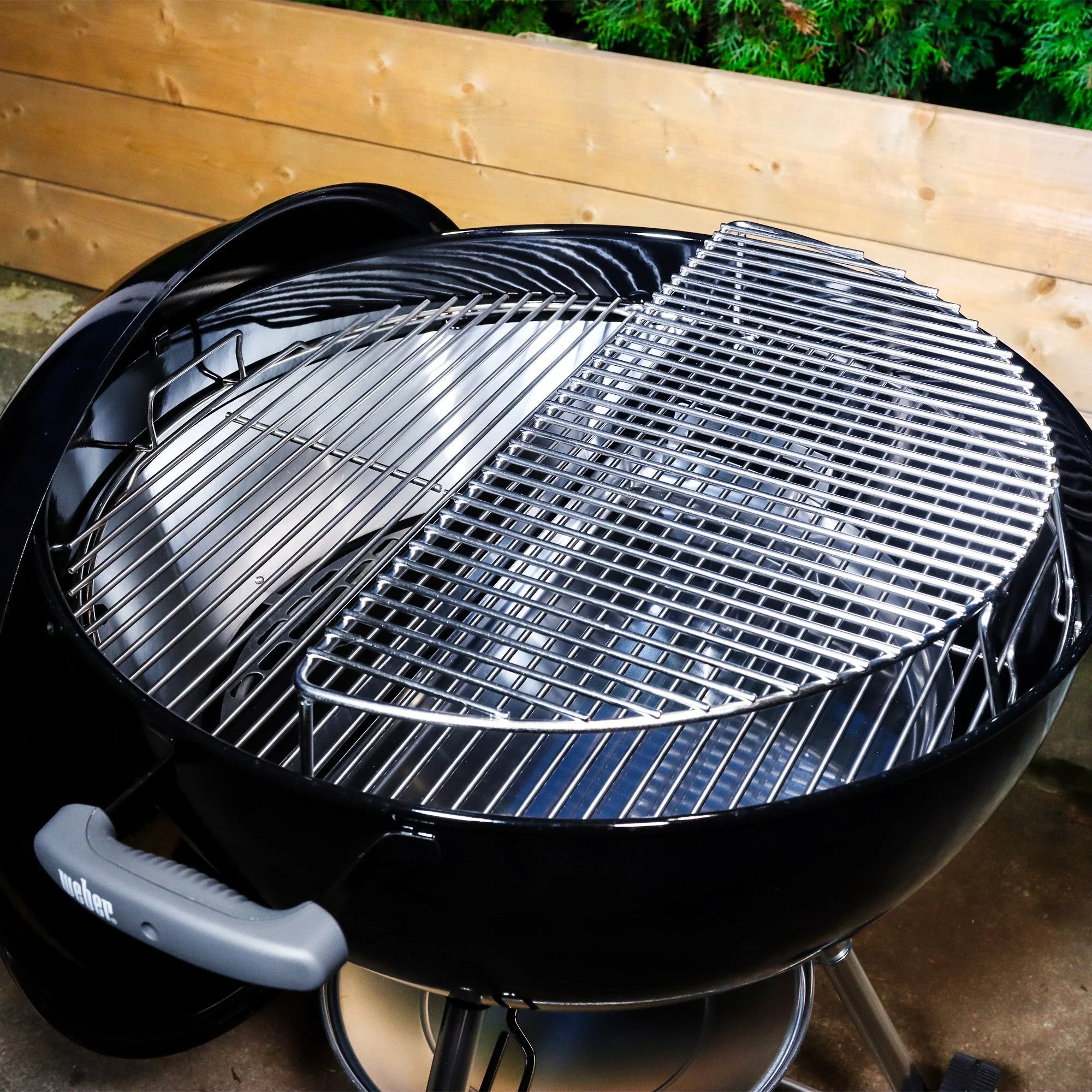 Deluxe Platinum Bundle — Slow 'N Sear® + Grate + Pan 2