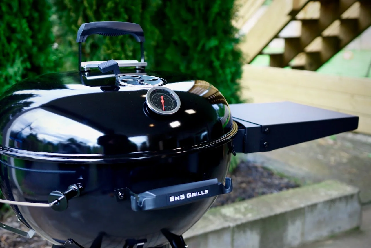 SNS Grills Black Edition Kettle w/ Side Shelf — 57 cm 3