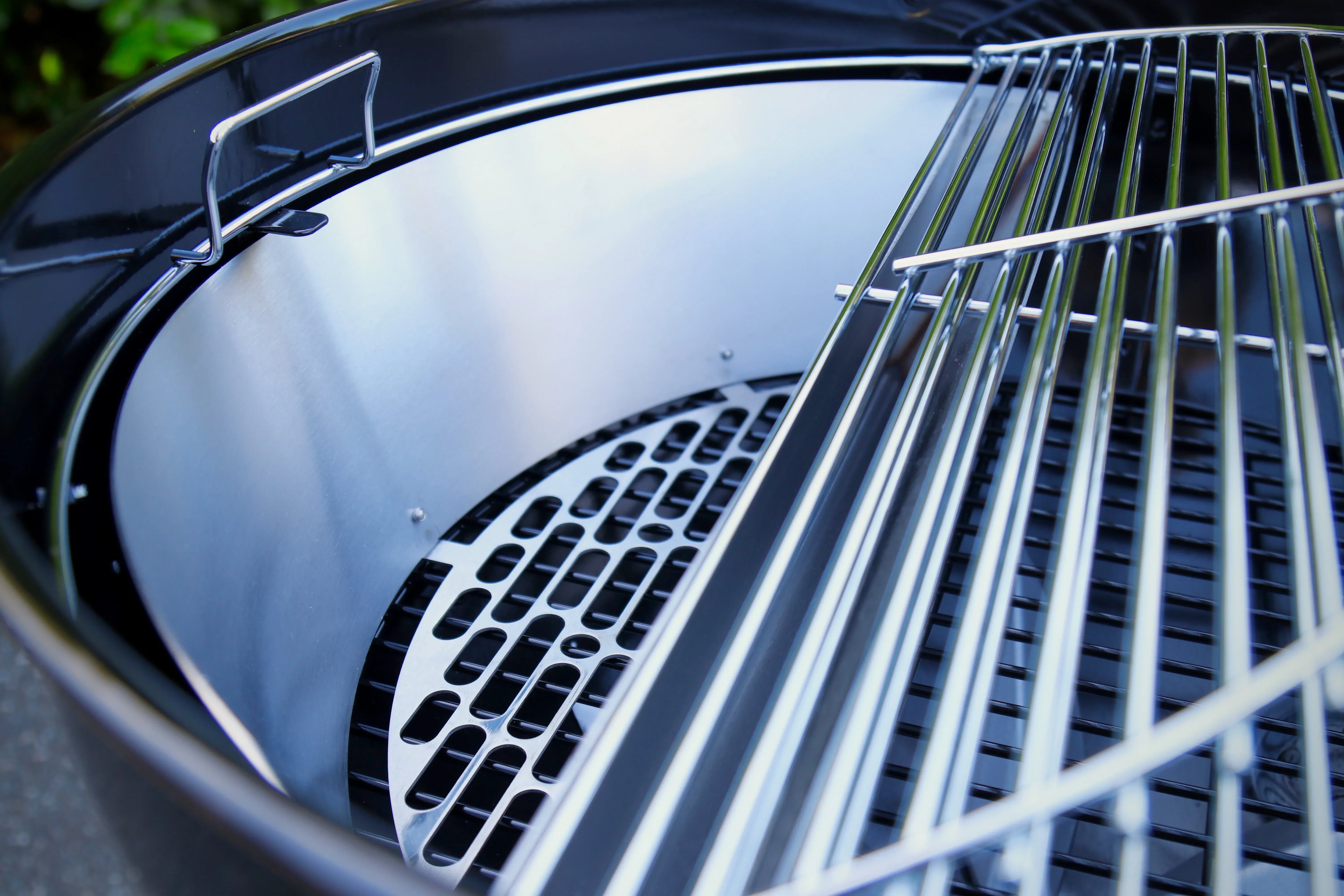 SNS Grills Black Edition Kettle w/ Side Shelf — 57 cm 5